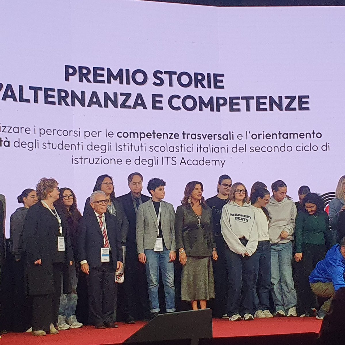 acerbosocial's tweet image. Eco-turismo e rinascita dei borghi: la 5B TUR protagonista! 🏔️
Sviluppate competenze #GreenComp e #DigComp per l&apos;innovazione in #Abruzzo.
Un grazie a Endas Abruzzo e alla tutor Francesca Gallorini per la preziosa co-progettazione. 🤝
#Scuola #pescara #fsl #TitoAcerbo