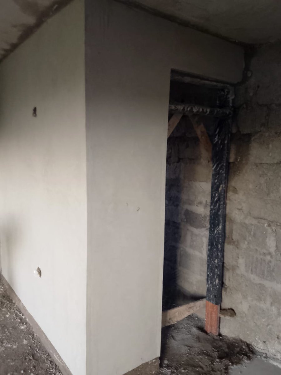 abungana4044's tweet image. Wrapping up today&apos;s plastering work in Kikuyu with precision and care. Every wall is a step closer to perfection! 
#artisticcraftsmanship #buildingdesign
 #JengaKisasa