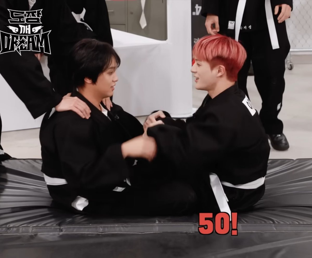 justkeepgoig's tweet photo. 입술쭉쭉이준비운동도햇는데
결국엔눈도못마주친다는것이 https://t.co/mV3WrfpPrE