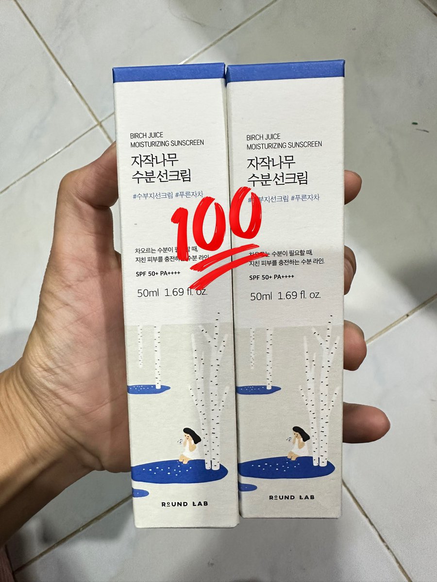 for_mummheez's tweet image. สั่งทางออนไลน์ไม่มี แต่อยากลองใช้ เห็นรีวิวว่ากันแดดดี น้องชายไปประชุมเชียงใหม่555 ฝากซื้อที่eveandboy สาขาเมญ่า เชียงใหม่ ถถถถ วิถีติ่งตจว. หนาเจ้าาาาาาา และนี่ 2 ขวดสุดท้าย ว่างั้นนน #RoundLab #RoundLabxPearlPeak #pearlpeak #เพิร์ลพีค #RoundLabxEVEANDBOY #ebRoundLab