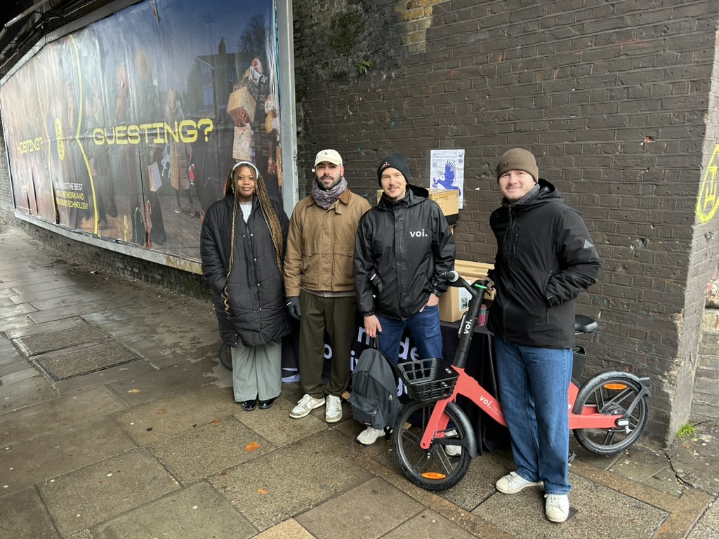 voitechnology's tweet image. Yesterday, we brought our “Mind the Road, Mind Each Other” safety campaign to London! 🚲🛴

Handing out helmets &amp;amp; raising awareness in Southwark with @TfL &amp;amp; partners.

Let’s look out for each other &amp;amp; keep our streets safe.

#SharedStreets #MindTheRoad #MindEachOther