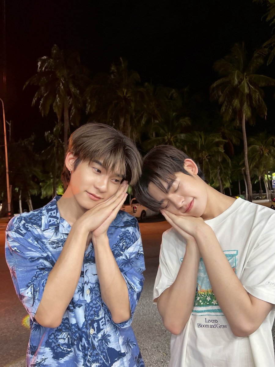 DuangWithYou's tweet image. ด้วงกับเธอ Duang With You Series 🎸🎧

Q24 เลิกกองงง ~ 💕 ดูเหมือนคืนนี้จะมีคนนอนหลับฝันดีที่สุดในโลกแล้วนะคะ ☺️ ส่วนระบบบลูทูธกำลังจะปิดแล้วหรือไม่… โปรดรอรับชมตอนต่อไป 🫣👀✨

Duang With You Q24
#ด้วงQ24แล้วนะเธอ