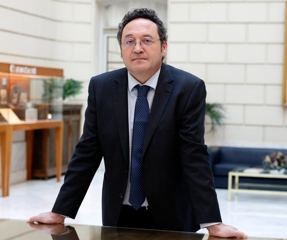 Excelentísimo señor Fiscal General del Estado Don Álvaro García Ortíz.

Nuestro Fiscal General. Gracias por resistir. 

Estamos con usted. Ánimo.