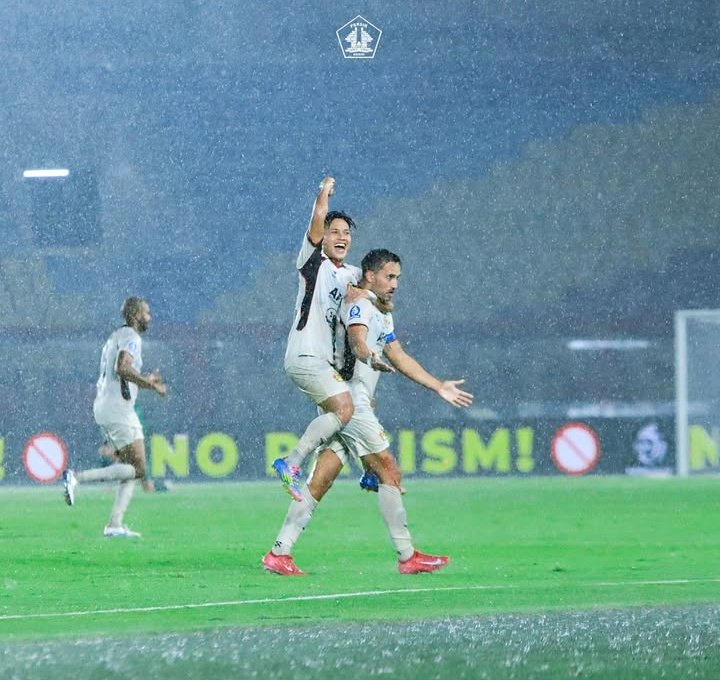 🚨 WAKTU PENUH 🚨
🇮🇩ISL 2025/26 - P13 (20/11)

✅ COMEBACK W!
IT'S FIFTH CONSECUTIVE WINS FOR MACAN KEMAYORAN!
WWWWWERSIJA! 🔥🐯♥️

📍 PERSIJA 3-1 PERSIK
⚽ 60' Eksel Runtukahu
⚽ 71' Maxwell
⚽ 77' Witan Sulaeman
-
⚽ 42' Ezra Walian
🟨🟥 50' Telmo Castanheira

📸 Ofisial
