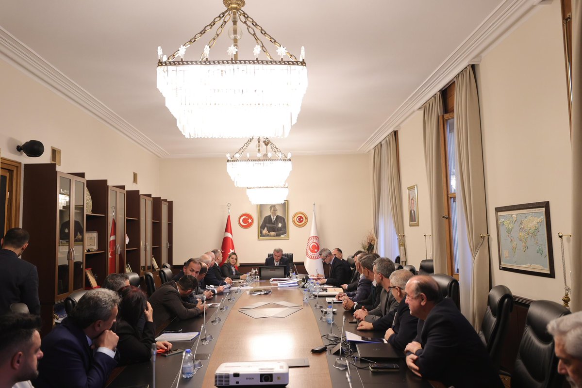 serap_ekmekci's tweet image. Gençlik ve Spor Bakanımız Sayın @OA_BAK ile Devrekani, İnebolu , Pınarbaşı belediye başkanları , ilçe başkanlarımız, Daday ve Cide İlçe başkanlarımız ve teşkilat mensuplarımız ile verimli bir toplantı gerçekleştirdik…

Merkez ve ilçelerimizin ihtiyaçlarını tek tek aktardık.…