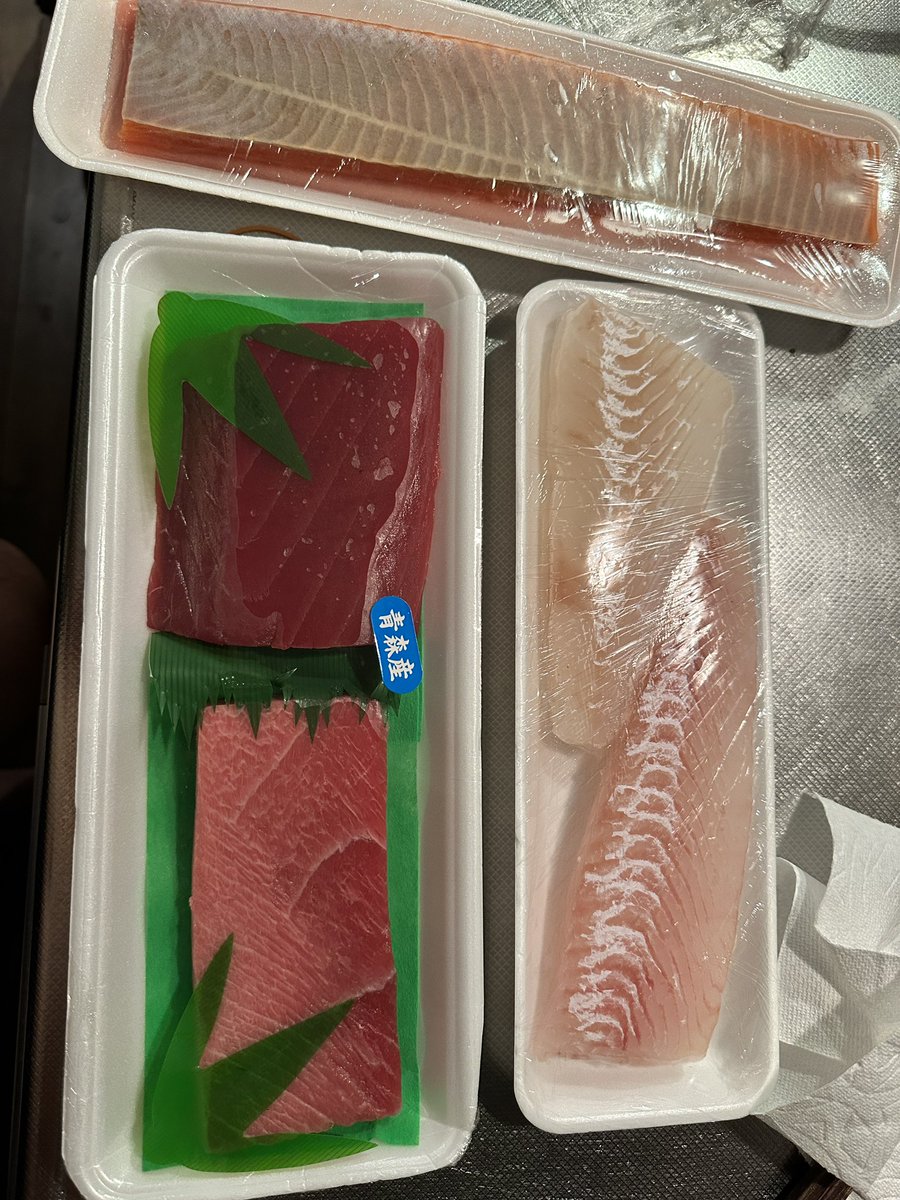 someone_to_y's tweet photo. 最高すぎる物資が届いた🤤
刺身うますぎる🐎
ありがと〜🥰 https://t.co/C5XwSIO2AD