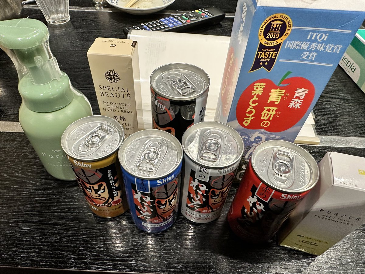 someone_to_y's tweet photo. 最高すぎる物資が届いた🤤
刺身うますぎる🐎
ありがと〜🥰 https://t.co/C5XwSIO2AD