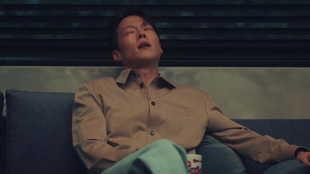 starwings45's tweet image. with his stress levels spiking each day, even his therapist gonna need a therapy lol😭

#DynamiteKiss #DynamiteKissEp4 #jangkiyong #AhnEunJin