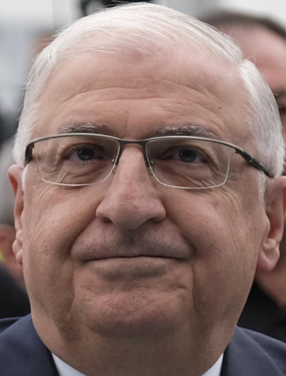 Askerimiz; üstelik Deniz K.lerine ait Er Eğitim Alayında, üstelik yanıbaşındaki hastaneye rağmen susuzluktan öldüler! 

İhtimal SM baskısıyla, ancak ~4 ayda karar verebilmiş, şehitlerin ailelerine laf eden KUMPASCI yaşar!

Halbuki, uyduruk 0 sn ankesör mazeretiyle bir hafta