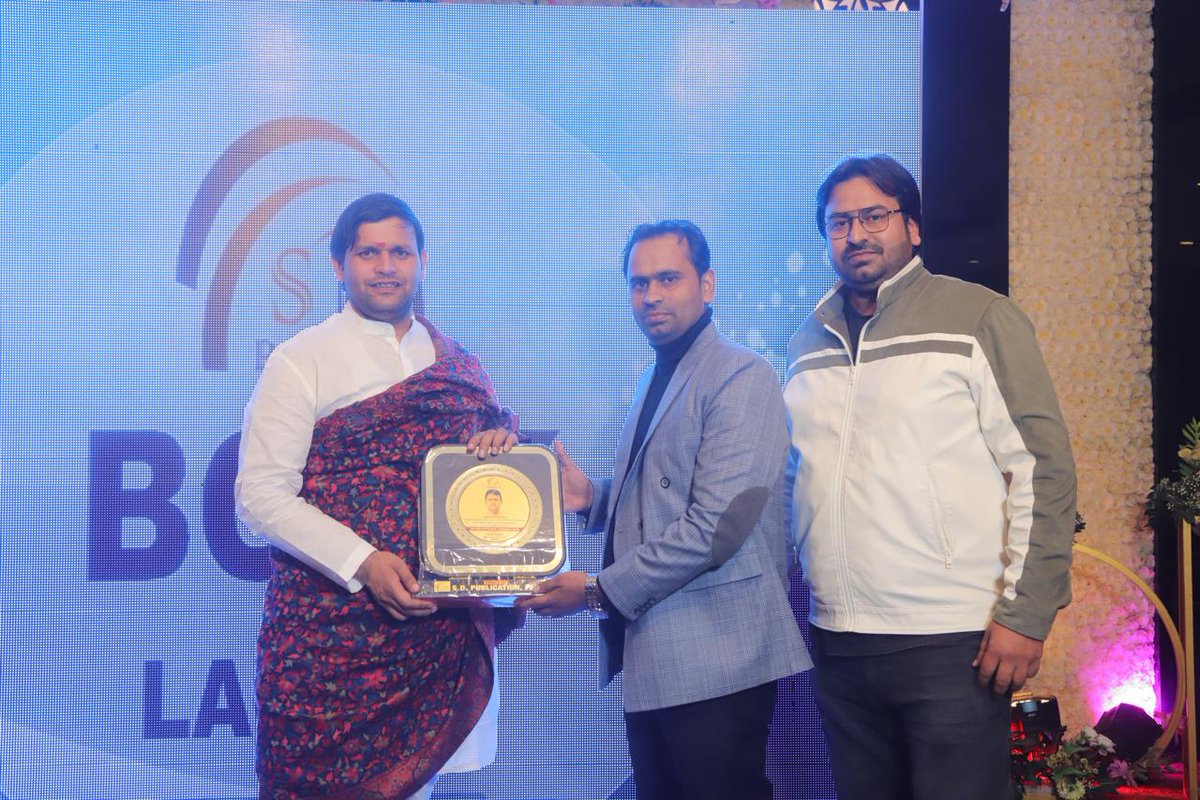 GauravgGautam's tweet photo. SD Publication द्वारा जनरल नॉलेज पुस्तक के विमोचन कार्यक्रम में शामिल होने का अवसर मिला।
लेखक श्री आकश दुड़ी और श्रीमती सोनिया दुड़ी द्वारा तैयार की गई यह पुस्तक विद्यार्थियों, प्रतियोगी परीक्षाओं की तैयारी करने वाले युवाओं और ज्ञानवर्धक सामग्री में रुचि रखने वाले सभी पाठकों के लिए एक उत्कृष्ट योगदान है।

कार्यक्रम में पुस्तक की उपयोगिता, सरल भाषा और व्यापक विषयवस्तु पर संवाद हुआ।
ऐसे प्रयास न केवल शिक्षा जगत को सशक्त बनाते हैं, बल्कि नई पीढ़ी को ज्ञान के प्रति प्रेरित भी करते हैं।

@NayabSainiBJP @BJP4Haryana