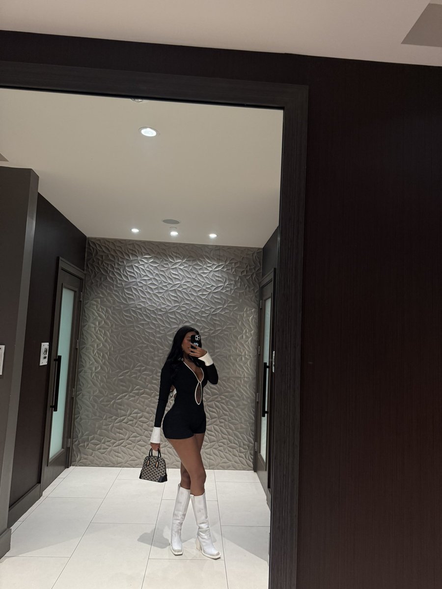 knicks won last night bc i was so cute at the game 😊