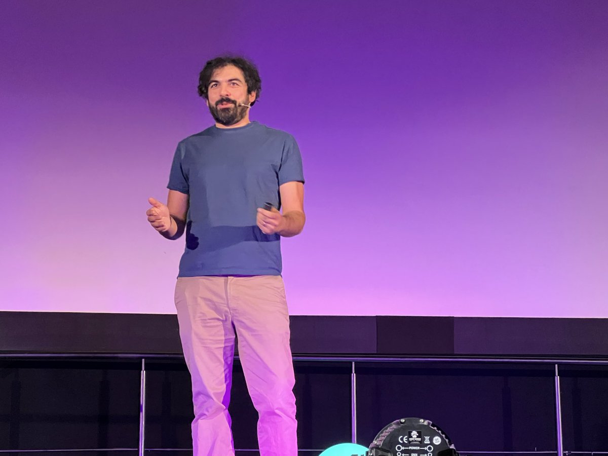 ManfredSteyer's tweet image. Now, at @aiPolandConf, my friend and GDE fellow @yjaaidi provides a smart alternative to spec-driven development.