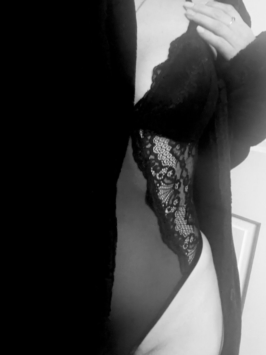 #legs #heels #hotwife #vixen #anklet #pierced #nipples #girlnextdoor #milf #unicorn #sexy