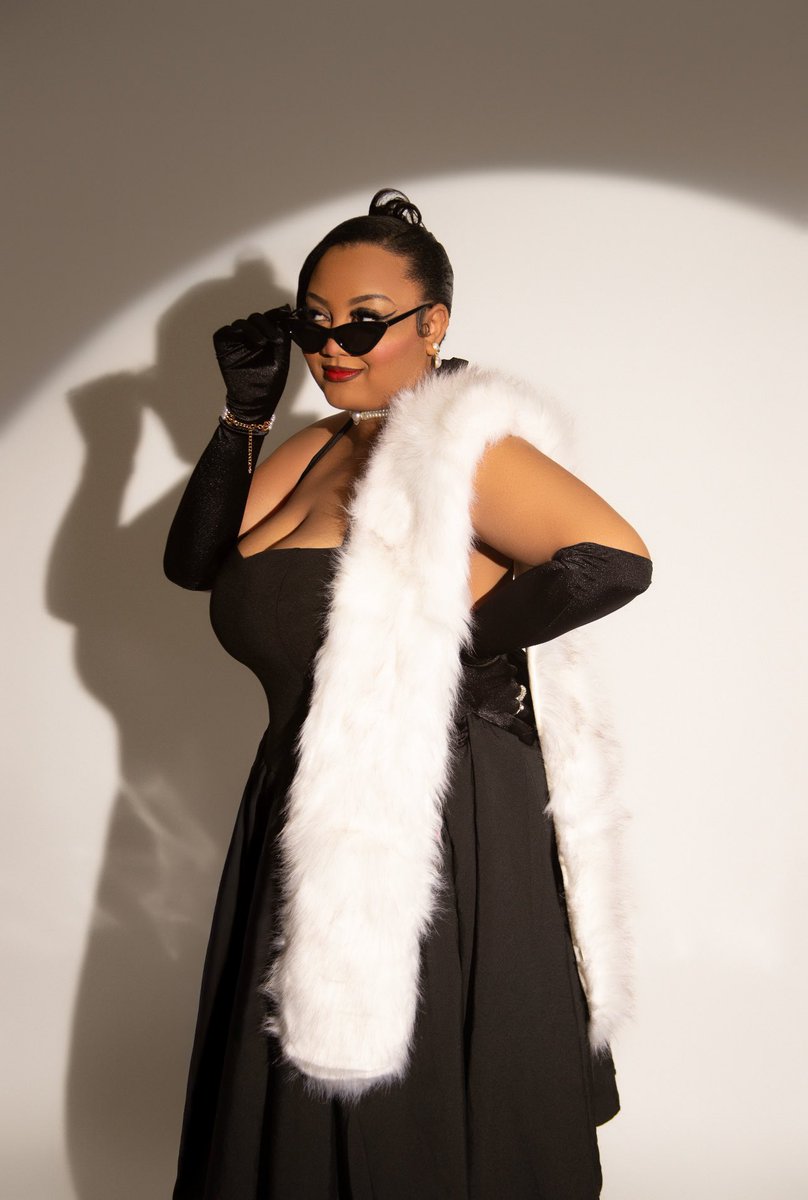 Ashlynsyd_'s tweet image. timeless twenty five 🤍✨ happy birthday to me #scorpioseason