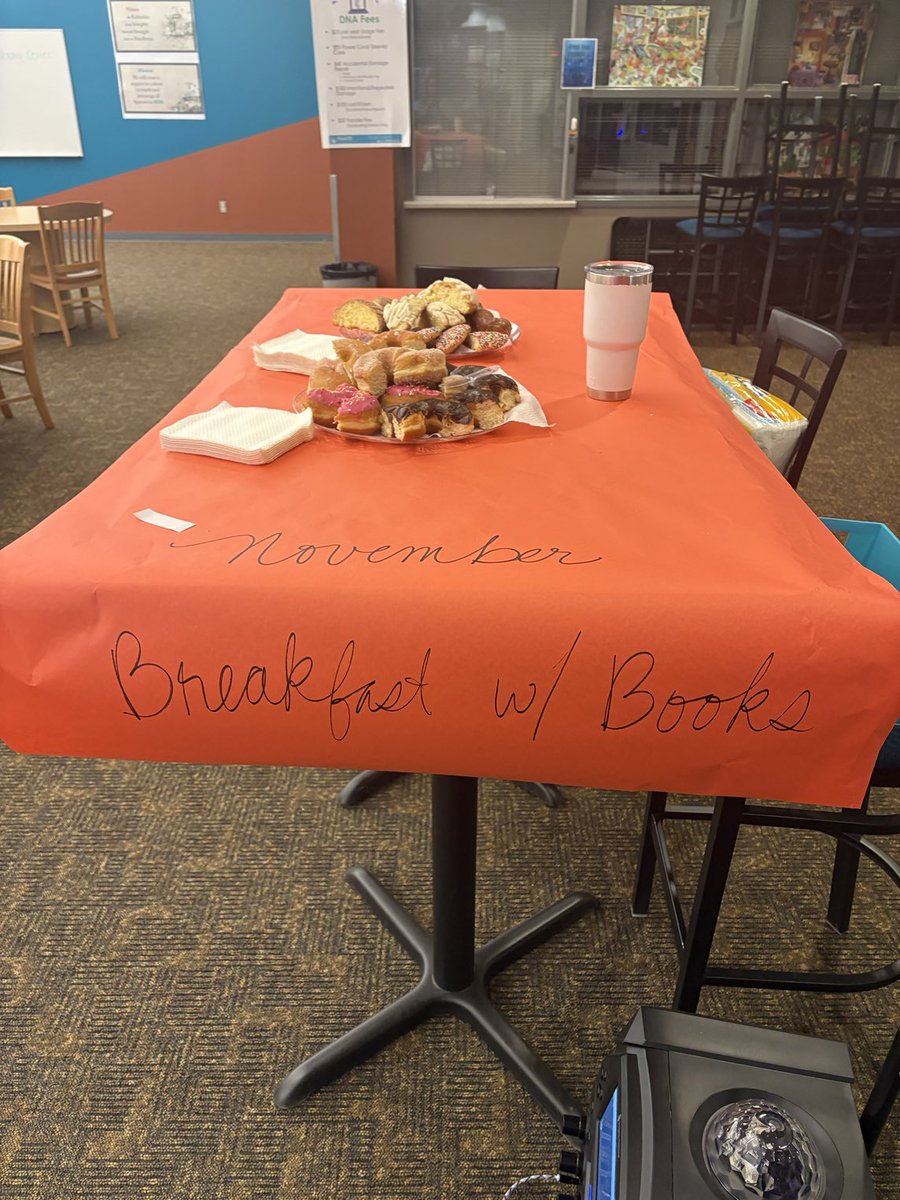 PHHSLibrary's tweet image. Happening now: Enjoy a good book with some yummy snacks this morning from your PHHS library!! ⁦@PHills_HS⁩