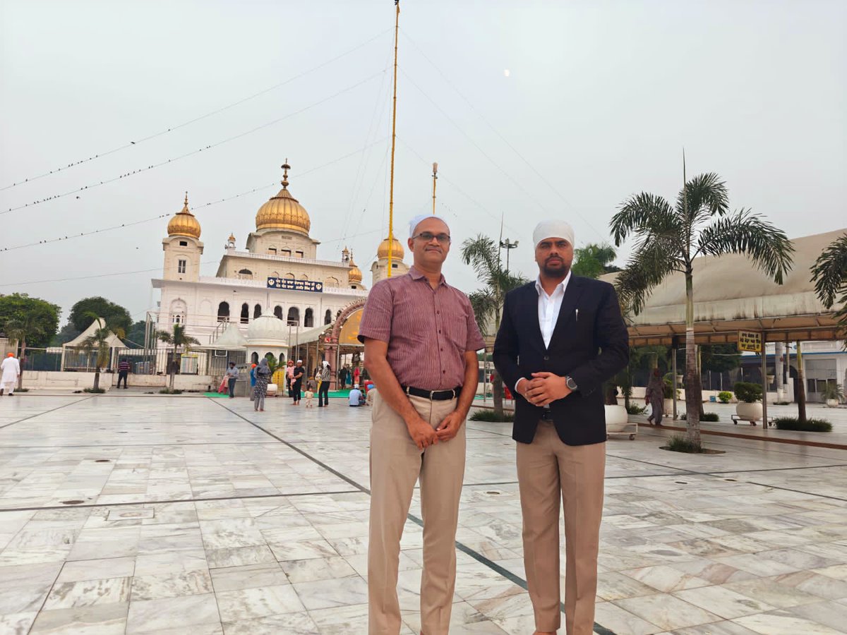 RajBalwinder92's tweet photo. 🙏ਗੁਰਦੁਆਰਾ ਫਤਹਿਗੜ੍ਹ ਸਾਹਿਬ  ਦਸਮੇਸ਼ ਪਿਤਾ, ਗੁਰੂ ਗੋਬਿੰਦ ਸਿੰਘ ਜੀ ਦੇ ਛੋਟੇ ਸਾਹਿਬਜ਼ਾਦਿਆਂ ਬਾਬਾ ਜ਼ੋਰਾਵਰ ਸਿੰਘ ਜੀ ਤੇ ਬਾਬਾ ਫਤਿਹ ਸਿੰਘ ਜੀ ਦੀ ਧਰਮ ਹਿਤ ਦਿੱਤੀ ਅਦੁੱਤੀ-ਸ਼ਹਾਦਤ ਦੀ ਅਮਰ ਯਾਦਗਾਰ ਵਜੋਂ ਸ਼ੁਭਾਇਮਾਨ ਹੈ। ਮੇਰੇ ਨਾਲ Dr.Surjit Vikram NIRD&amp;PR (Hyderabad) ਤੇ Dr.Ratan ਜੀ ਨਾਲ ਇਸ ਮਹਾਨ ਸਥਾਨ ਤੇ ਨਤਮਸਤਕ ਹੋਏ l https://t.co/3ituVkNUn8
