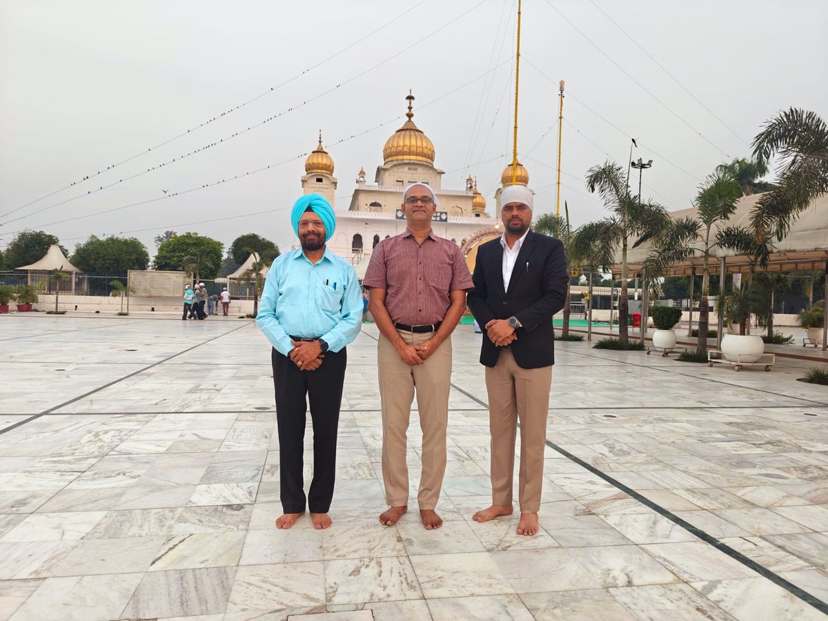 RajBalwinder92's tweet photo. 🙏ਗੁਰਦੁਆਰਾ ਫਤਹਿਗੜ੍ਹ ਸਾਹਿਬ  ਦਸਮੇਸ਼ ਪਿਤਾ, ਗੁਰੂ ਗੋਬਿੰਦ ਸਿੰਘ ਜੀ ਦੇ ਛੋਟੇ ਸਾਹਿਬਜ਼ਾਦਿਆਂ ਬਾਬਾ ਜ਼ੋਰਾਵਰ ਸਿੰਘ ਜੀ ਤੇ ਬਾਬਾ ਫਤਿਹ ਸਿੰਘ ਜੀ ਦੀ ਧਰਮ ਹਿਤ ਦਿੱਤੀ ਅਦੁੱਤੀ-ਸ਼ਹਾਦਤ ਦੀ ਅਮਰ ਯਾਦਗਾਰ ਵਜੋਂ ਸ਼ੁਭਾਇਮਾਨ ਹੈ। ਮੇਰੇ ਨਾਲ Dr.Surjit Vikram NIRD&amp;PR (Hyderabad) ਤੇ Dr.Ratan ਜੀ ਨਾਲ ਇਸ ਮਹਾਨ ਸਥਾਨ ਤੇ ਨਤਮਸਤਕ ਹੋਏ l https://t.co/3ituVkNUn8