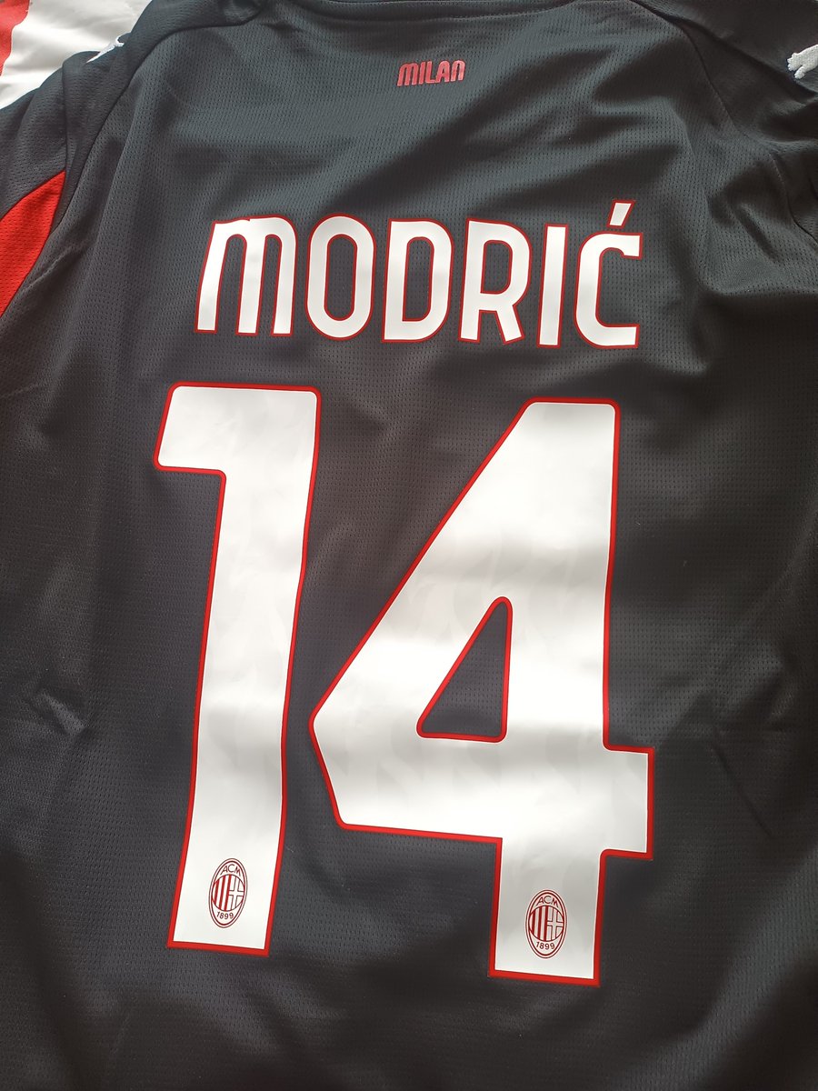 anfer_or's tweet image. Por fin llegó mi nueva armadura !

#Modric  #Milan