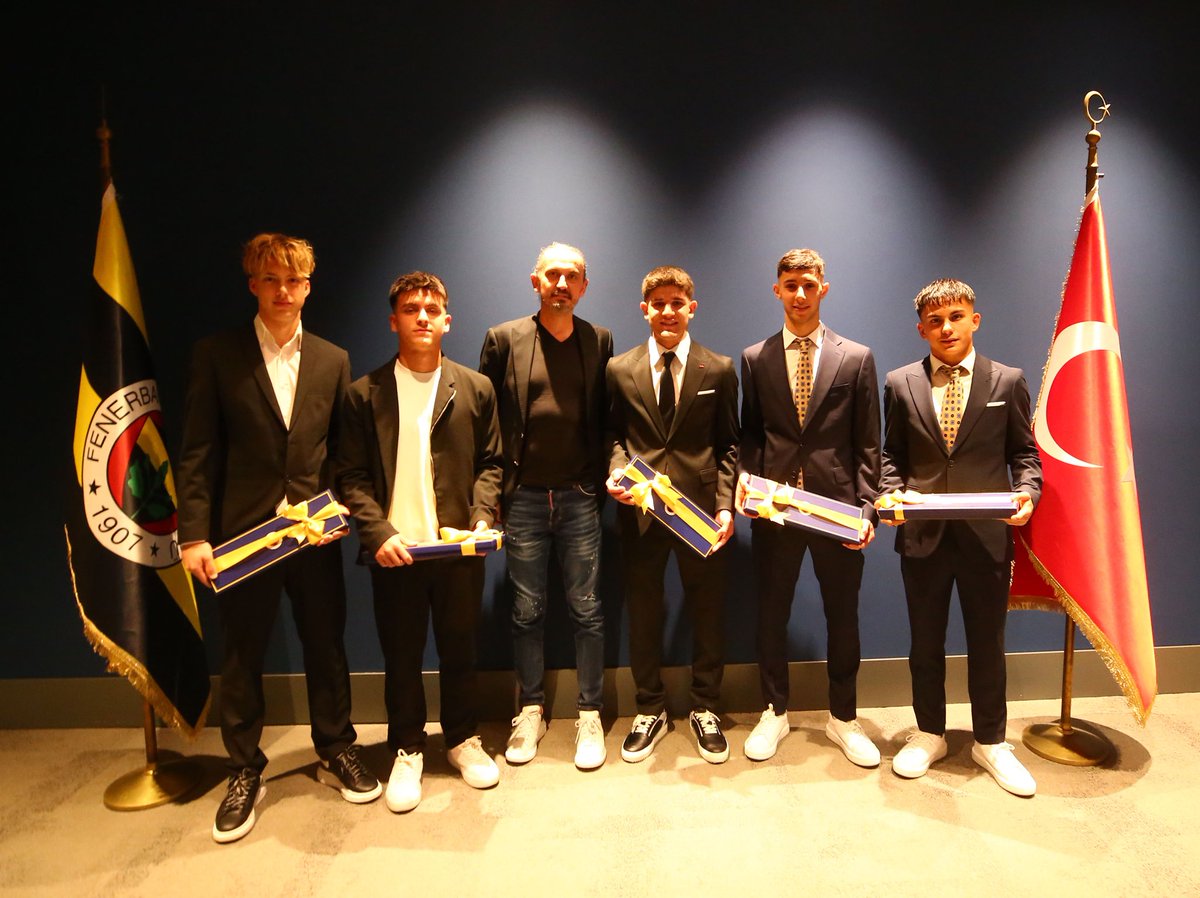 Fenerbahçemizin geleceğini oluşturmak ve Türk futboluna katkı sağlamak amacıyla çalışmalarını sürdüren Kulübümüz; U19 Takımımızda forma giyen Haydar Karataş ile U17 Takımımızda forma giyen Emin Eren Sayar, Alaettin Ekici, Yağız Fikri Şen ve Adnan Efe Fettahoğlu ile profesyonel
