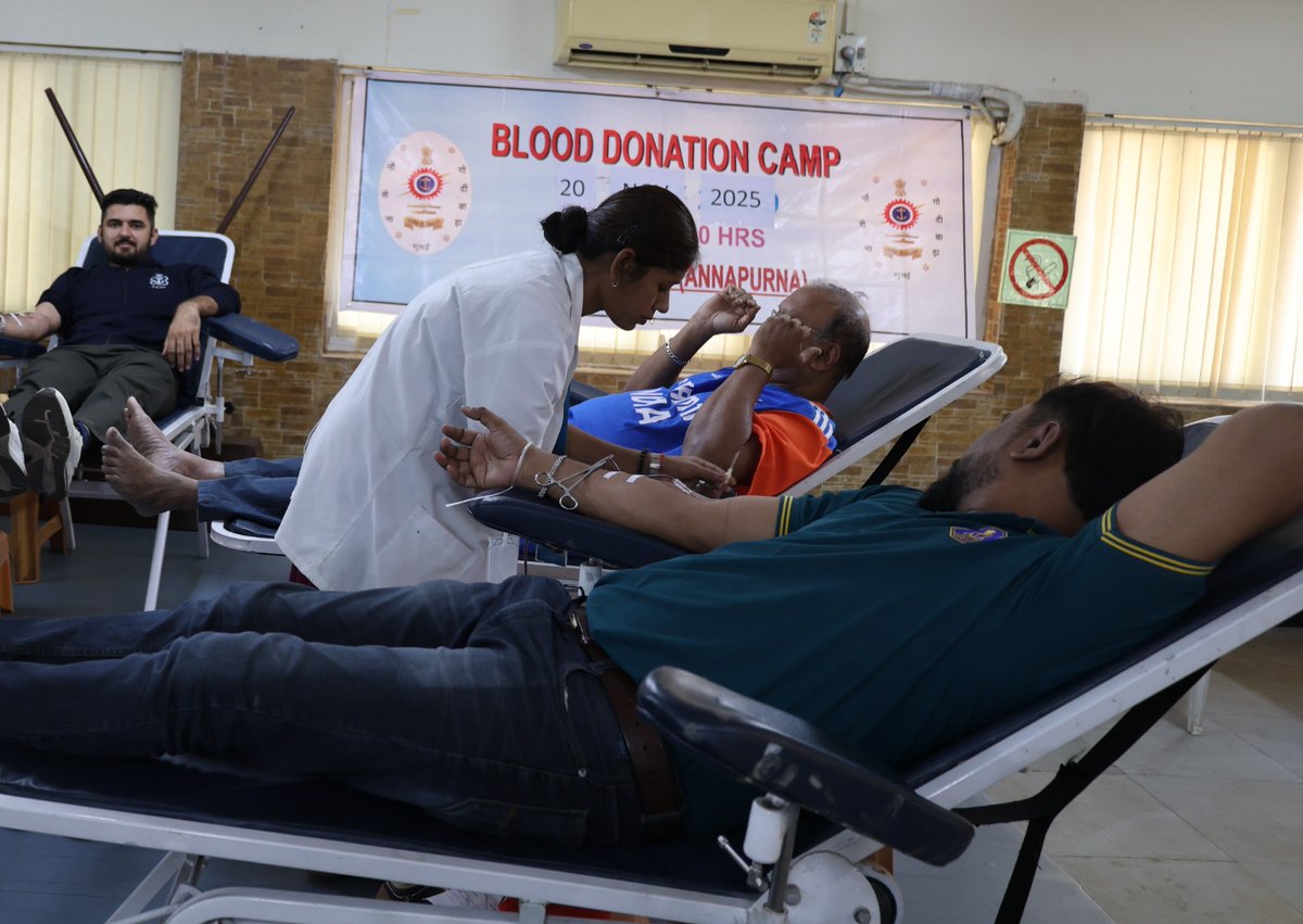Blood donation remains one of the most impactful ways to contribute to society. 261 yard employees came forward to donate blood on 20 Nov 25, supporting Bombay Hospital and St George Hospital, Mumbai. RAdm Ankur Sharma, NM, Admiral Superintendent, Mumbai inaugurated the camp and