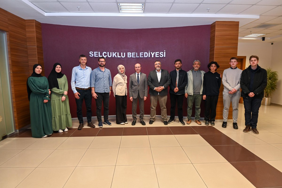 Mahmut Sami Ramazanoğlu İmam Hatip Lisesi Müdürü Ahmet Erol ve okul öğretmenleri ile kardeş okul Bosna-Hersek Visoko Medresa Osman Efendi Redzovic Lisesi’nin öğretmen ve öğrencilerini belediyemizde misafir ettik.

Kardeşlik bağlarımızı pekiştiren bu anlamlı ziyaret vesilesiyle