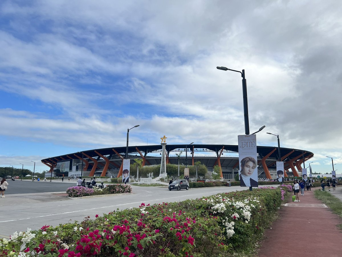 RIKIROYALTY's tweet image. i still remember the things happened during FATE in New Clark City...the whole pre-concert experience was really horrible for us attendees. but looking back at it now, with how the concert proper was memorable for the boys, that it became their first ever Southeast Asia stadium…