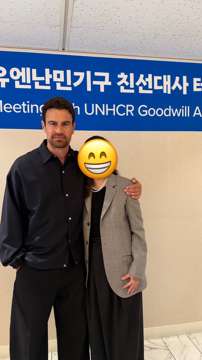LeftKidney4Theo's tweet image. Theo James in Seoul, South Korea speaking about refugees and climate change on behalf of UNHCR 

📸 heyitscia_ , obsequiousthing