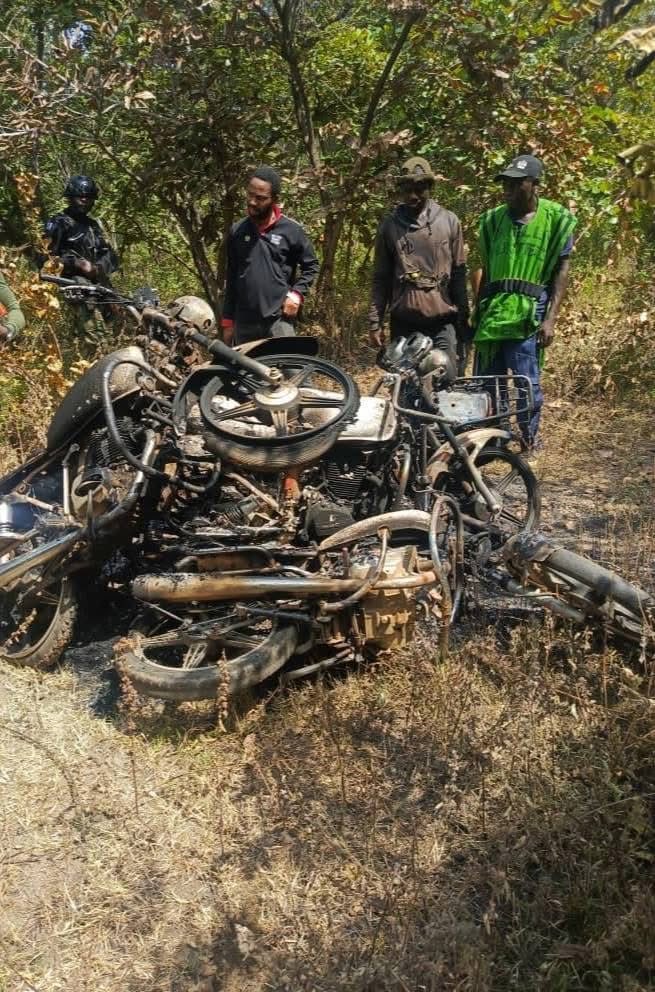 Kidnappers overpowered local vigilantes in Okpella, Edo State, seized their motorcycles and set them on fire. This reflects a pattern frequently observed in Arewa and indicates that kidnappers/Bandits are gradually gaining strength in parts of the Middle Belt and southern Nigeria