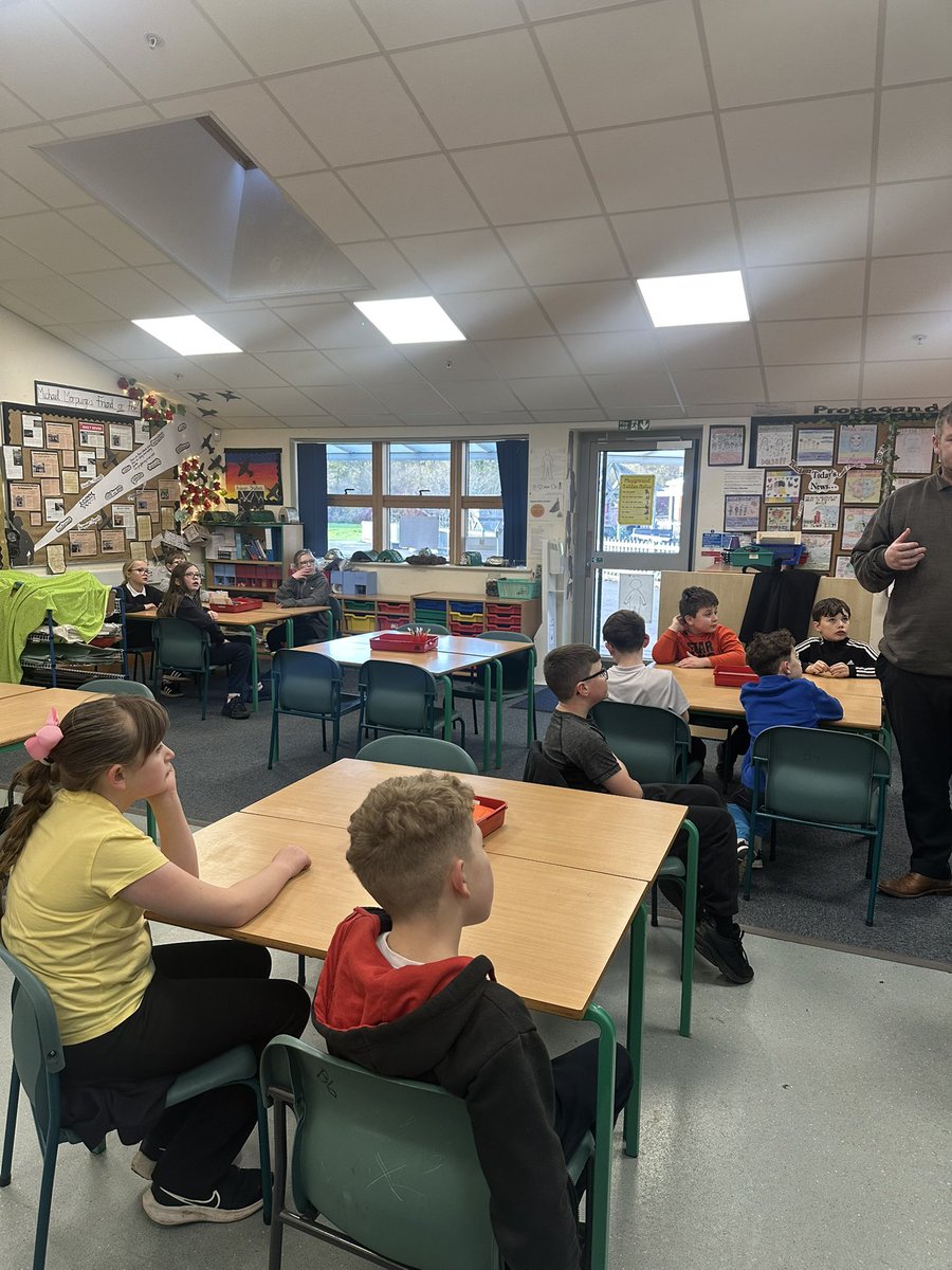 CefnCouncil's tweet image. Week 6 of #StayOnSide at Ysgol Rhosymedre!

Year 6 prepped their presentations for next week’s awards, played handball, and learned about the pro side of the sport. 🏐👏

Proudly funded by @TNLComFundWales
