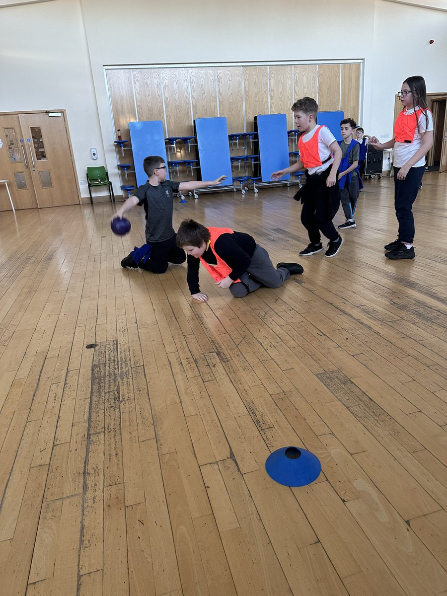 CefnCouncil's tweet image. Week 6 of #StayOnSide at Ysgol Rhosymedre!

Year 6 prepped their presentations for next week’s awards, played handball, and learned about the pro side of the sport. 🏐👏

Proudly funded by @TNLComFundWales