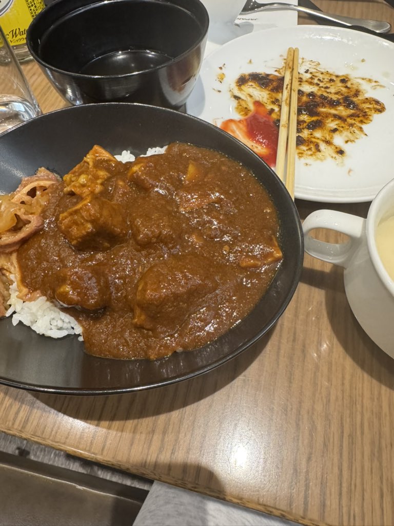 이 시간에 폭식 중인데 감기 걸려서 맛이 하나도 안 나요 ㅠㅠ