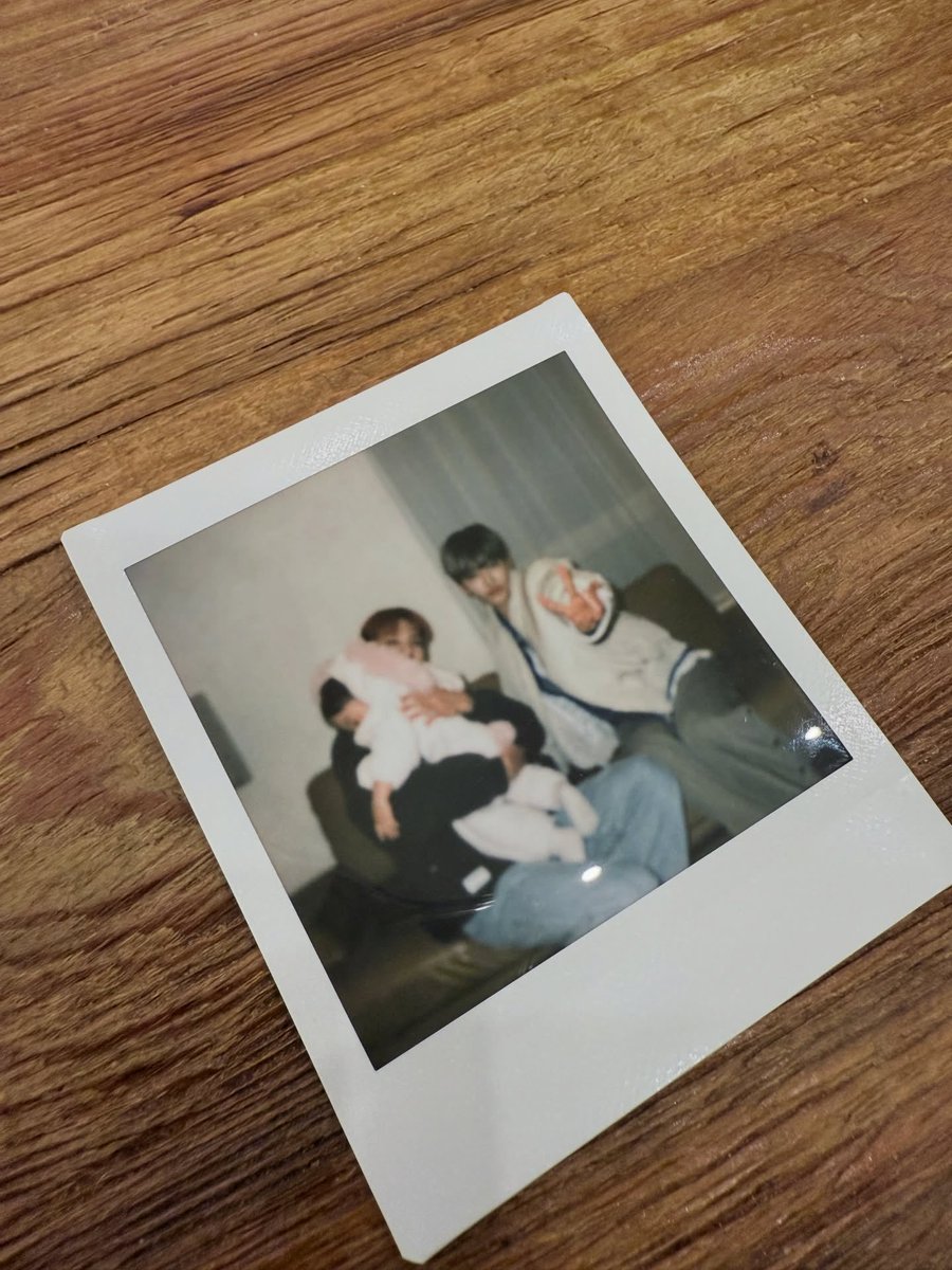 423folder's tweet image. 251120 ee__bbo instagram post #JENO #NCT제노 #제노_슈퍼맨이_돌아왔다

uncle jeno, who was even more shy than bom and uncle jaemin whose eyes were pouring with hearts, the day spent with them was a time sweet like honey and warm like a dream

thank you so much, uncles, for…