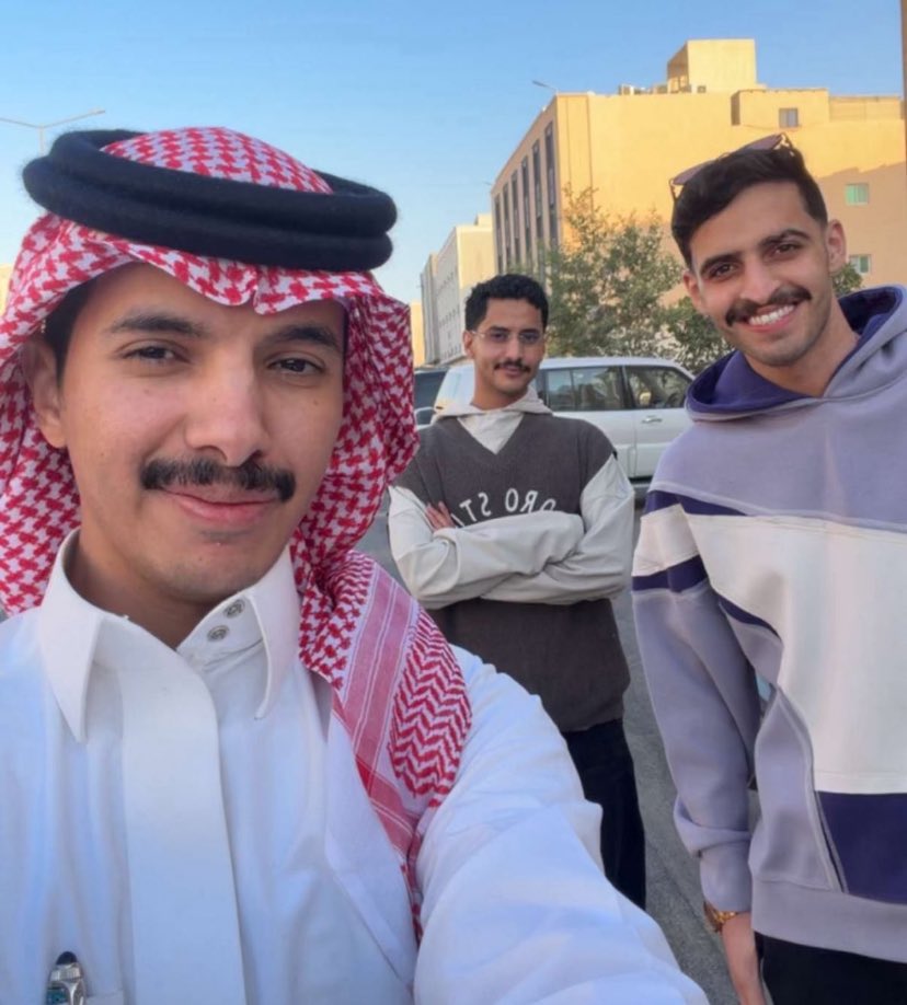 oa_344's tweet image. معنى الخوة والصداقة الحقيقية ❤️