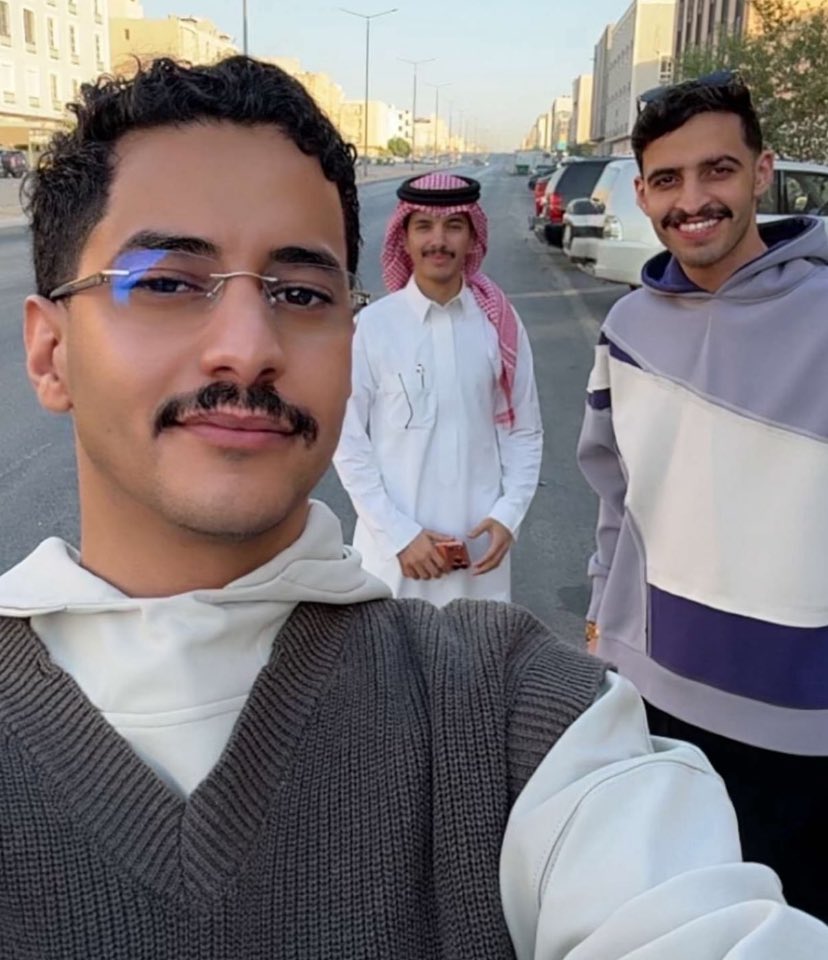 oa_344's tweet image. معنى الخوة والصداقة الحقيقية ❤️