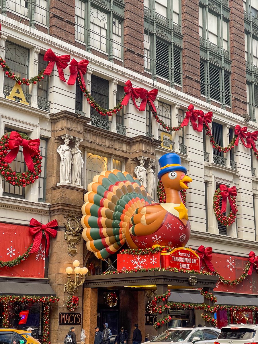 34thStNYC's tweet image. We’re just 1️⃣ week away from the #MacysThanksgivingDayParade 🦃✨!

📸: Thanksgiving Eve, 2024