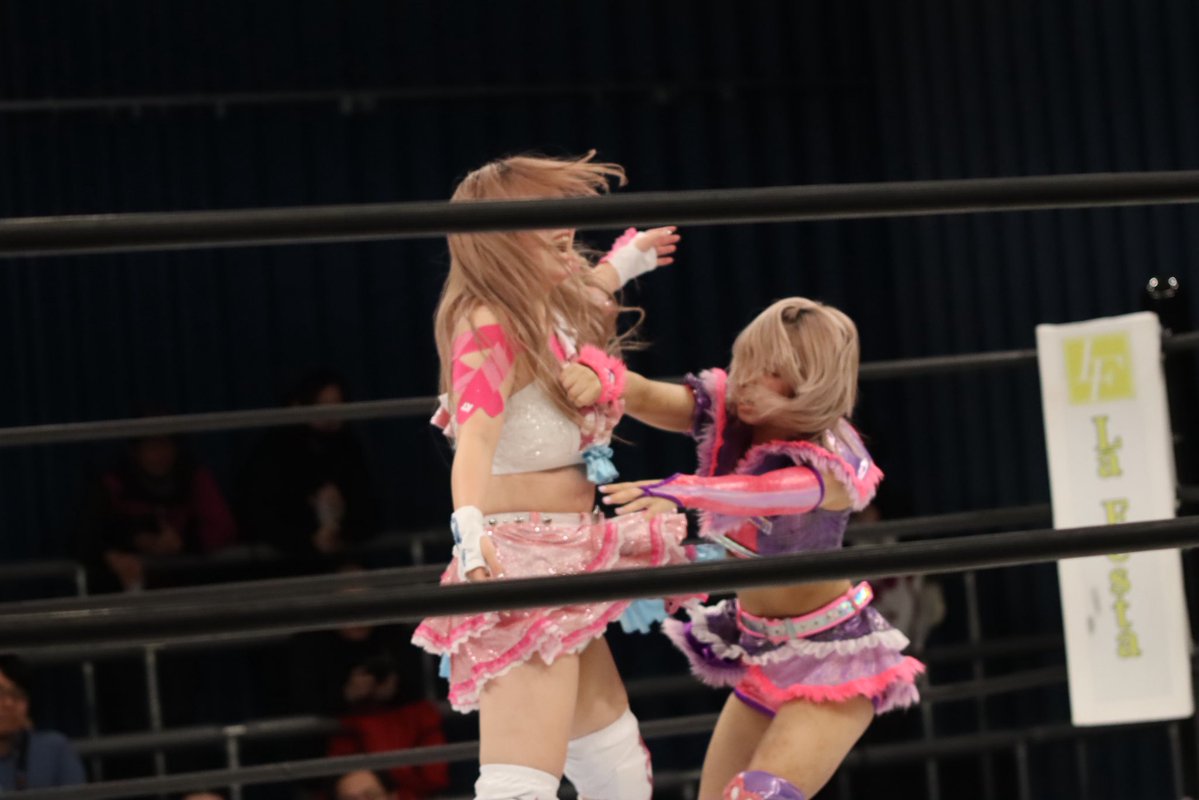 Kentaamu's tweet image. 11.20 #wavepro インイタ大会

#しのせ愛梨紗 選手と #咲蘭 選手

エルボーの撃ち合い