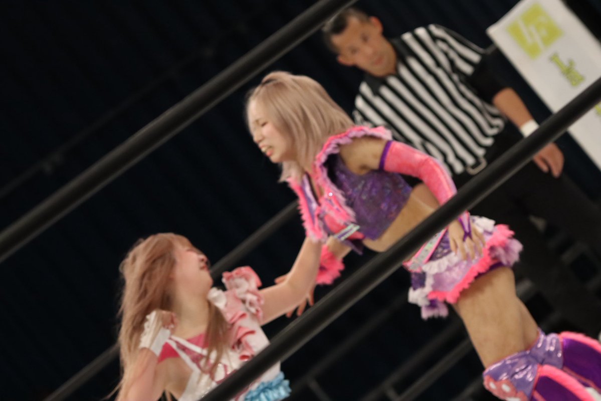 Kentaamu's tweet image. 11.20 #wavepro インイタ大会

#しのせ愛梨紗 選手と #咲蘭 選手

エルボーの撃ち合い
