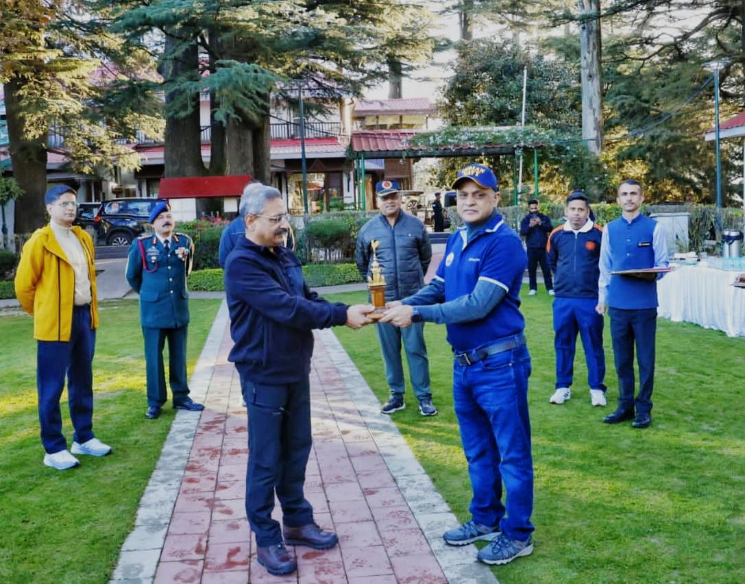 From the Capital to the Queen of Hills—our Western Naval Command Surf to Snow Outreach Expedition surges ahead with unwavering spirit and purpose!

After a vibrant and engaging Outreach at Shimla, 12-vehicle, 39-member convoy was ceremonially flagged off by Lt Gen Sukriti Singh