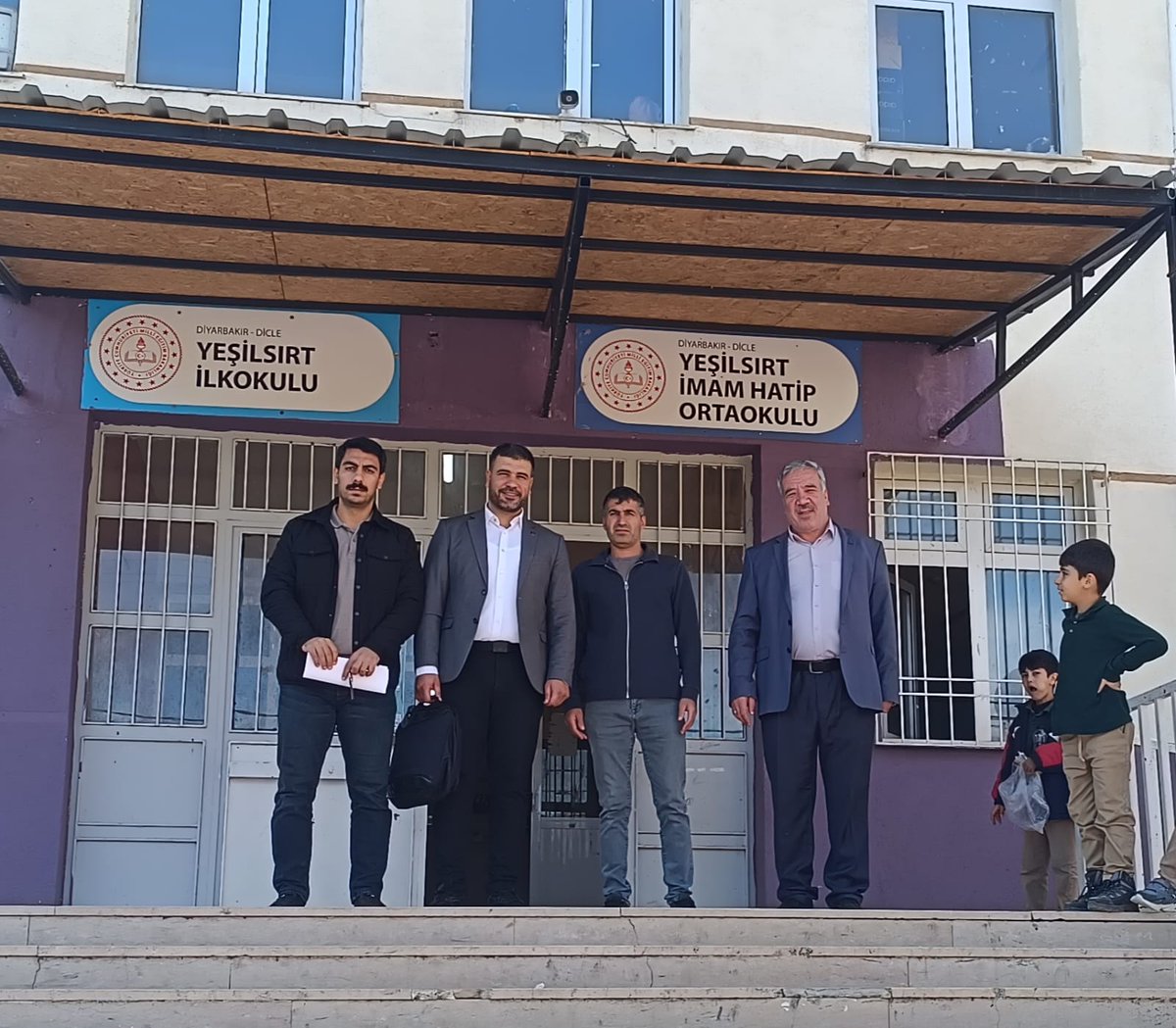 DİCLE İLÇE ZİYARETİMİZ (1)
📍Şehit Bilal Dicle AİHL
📍Dede ÇPAL Lisesi 
📍Sergenli İlk/Ortaokulu
📍Necati Ceylan Anadolu Lisesi
📍Yeşilsırt İlk/İHO'yu ziyaret ederek eğitim çalışanı arkadaşlarımızla toplu sözleşme süreci ve sendikal kazanımlar üzerine değerlendirmelerde  bulunduk