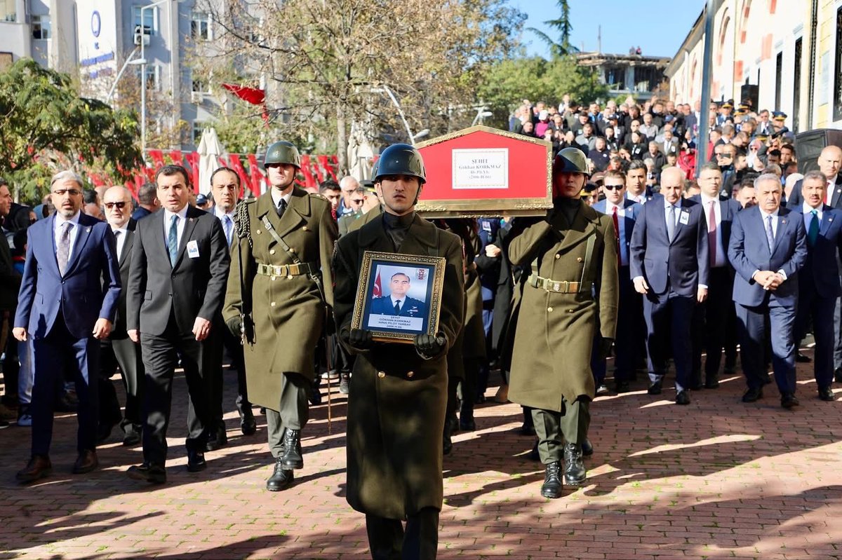 İmralı’nın ayağına gitmeyi meşrulaştıran hiçbir adım millet vicdanında karşılık bulmaz. Bu ülkenin bekası pazarlık masasının konusu değildir.