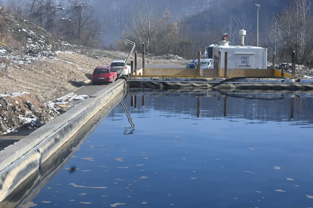 DNDD_031's tweet image. Ministarstvo građevine zabranilo korišćenje deponije KAO GRAĐEVINSKOG OBJEKTA. Postavlja se pitanje gde će koncentrat koji ostaje iza postrojenja?

Ceo tekst pročitajte na linku⬇️
facebook.com/share/v/1FurgH…