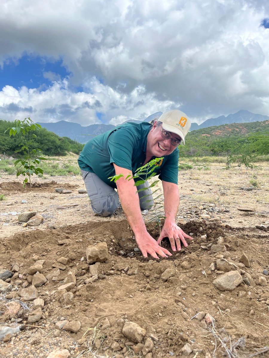 El presidente y cofundador de <a href="/provita_ong/">Provita</a>, el biólogo venezolano Jon Paul Rodríguez <a href="/jonparod/">Jon Paul Rodríguez</a> está en el ranking World´s Top 2% Scientists 2025 de la Universidad de Stanford y Elsevier -que reúne a los investigadores más influyentes del mundo. 🎉🇻🇪elestimulo.com/ciencia/2025-1…
¡Bravo!