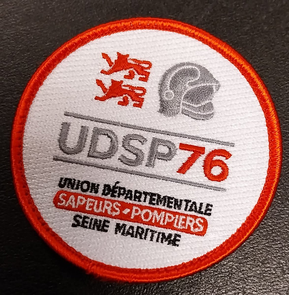 Écusson UDSP76

 Nous sommes heureux de vous proposer à la vente un écusson de l'UDSP76

- Passez la commande auprès du secrétariat de l'UDSP76
- Règlement par chèque (à l'ordre de l'UDSP76) ou en espèces (auprès du secrétariat)
- Via Helloasso : helloasso.com/associations/u…