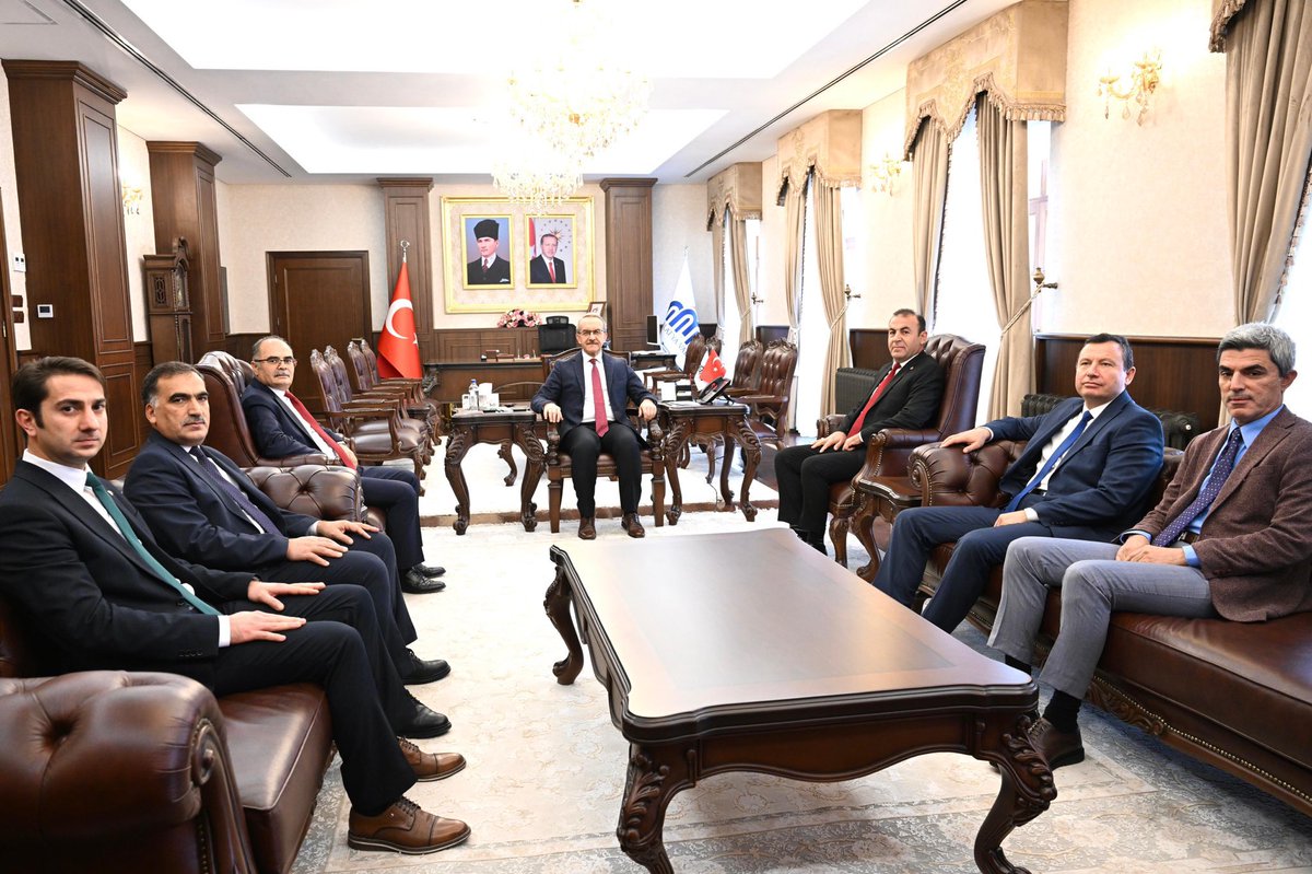 Milli Eğitim Bakanlığımız müfettişleri İsa Çankaya, Yılmaz Özcan, Tuncay Kavçan, Faik Aktaş, Hayrettin Çakırcı ile İl Müdürümüz Behçet Bakır, Valimiz Seddar Yavuz’u makamında ziyaret etti.

Ziyarette, ilimizde yürütülen eğitim faaliyetleri ve denetim süreçlerine ilişkin