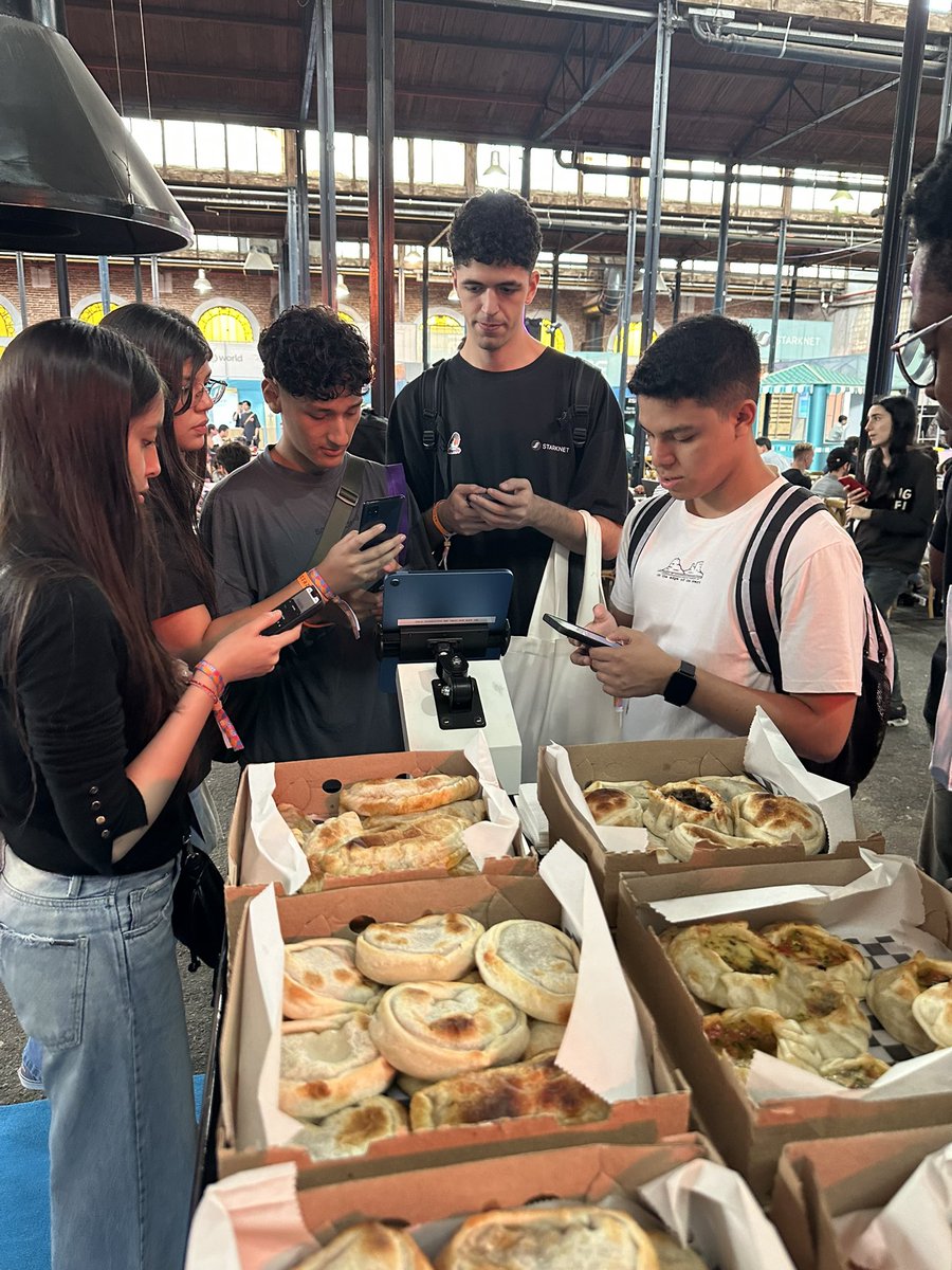 SelfProtocol's tweet image. Self is back in action at the @Celo booth, moved inside of Pavilion 8! 

Come prove your Self, earn your first Self Points &amp;amp; enjoy some empanadas while you’re here 🧑‍🍳