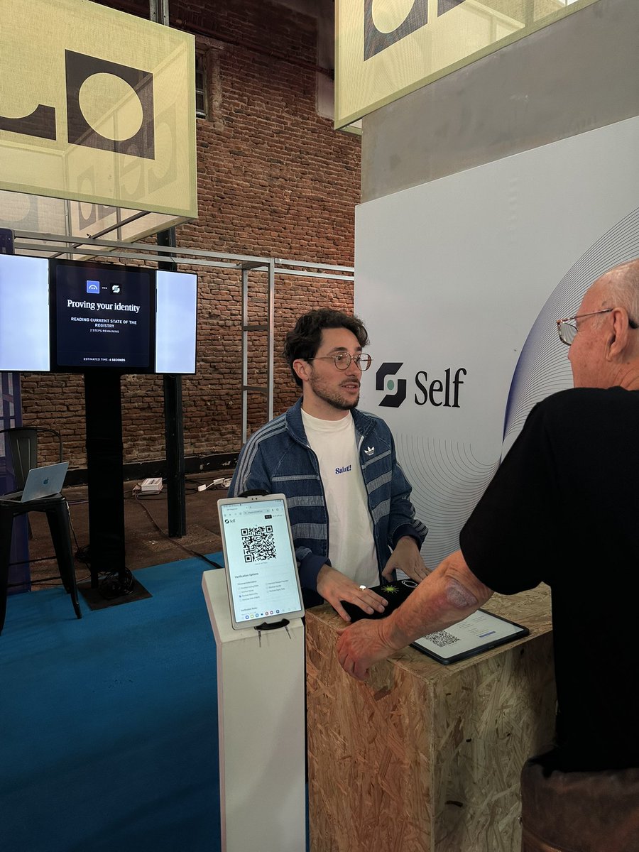 SelfProtocol's tweet image. Self is back in action at the @Celo booth, moved inside of Pavilion 8! 

Come prove your Self, earn your first Self Points &amp;amp; enjoy some empanadas while you’re here 🧑‍🍳