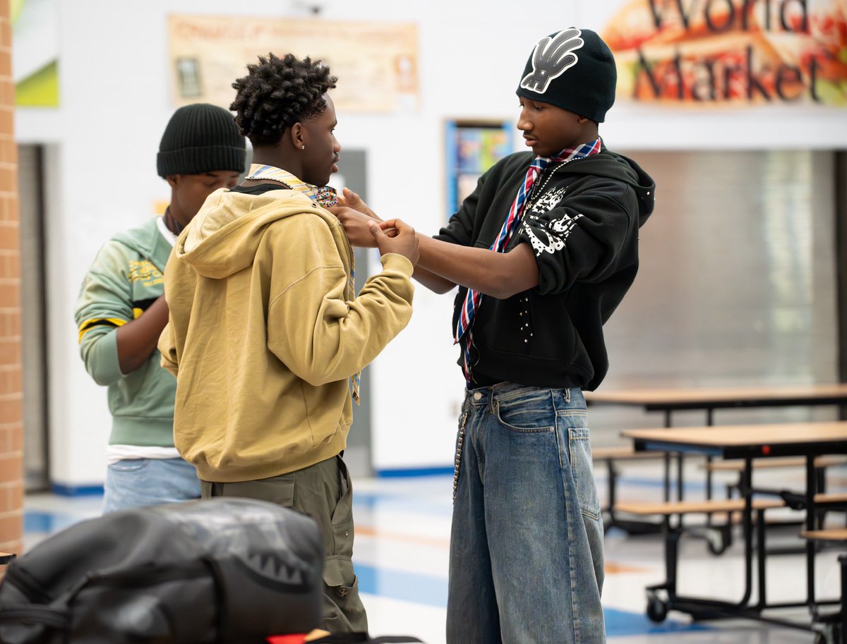 From athletics to professionalism — our Westlake ACE Program student-athletes recently participated in a tie-tying workshop and learned the essentials of dressing for success. 👔📚