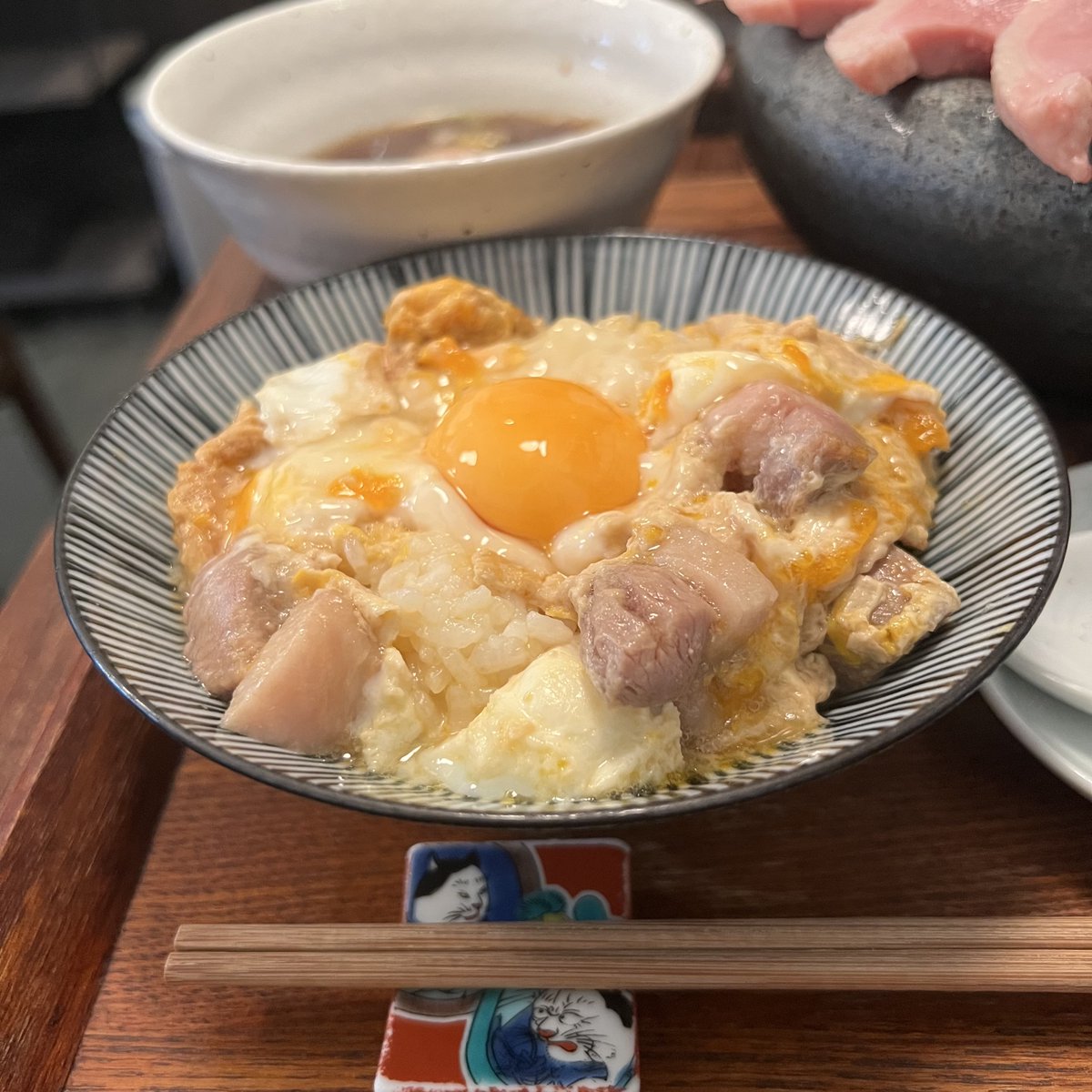 当店自慢の特製出汁が“優秀作品賞”級の一杯！✨
あったかい鴨の旨みがじんわり広がり，疲れもふわっとほどけていく…😌
後味まで心に残る余韻が楽しめる“かけ蕎麦”🎵
寒い日にもぴったりの癒しの一杯を、ぜひご賞味ください🍜
皆様のご来店を心よりお待ちしております🍵🎶
#京都鴨蕎麦麦田