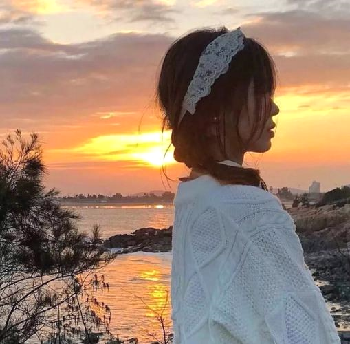 OldCD3's tweet photo. 山間小徑兩旁，野花爛漫，鳥語花香，令人心曠神怡。​❄Sweat, smile, repeat—love the fitness journey. https://t.co/HdtXz7qr1F