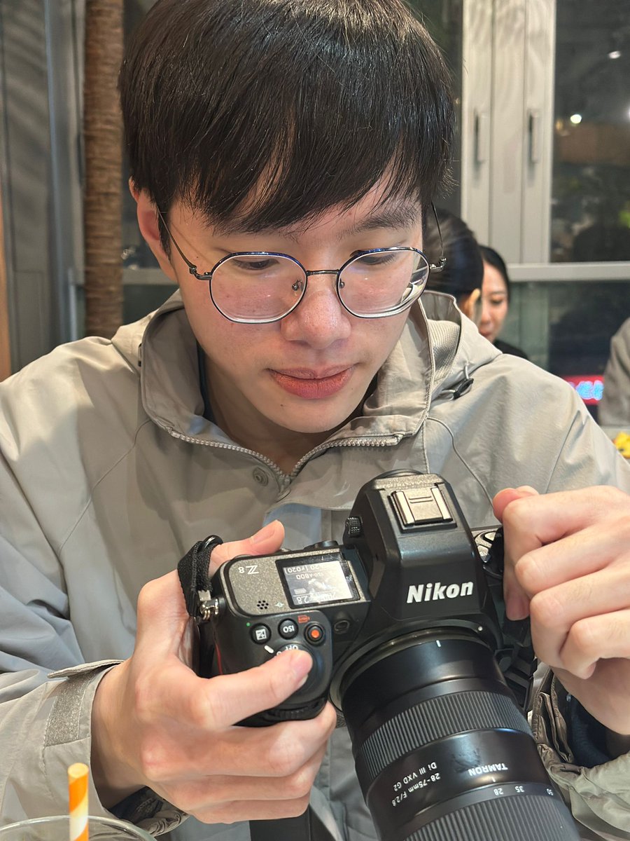 MCC06088054's tweet photo. 對面等食嗰個：你影完未呀 🥴🥴 https://t.co/HbVLwzJfBy